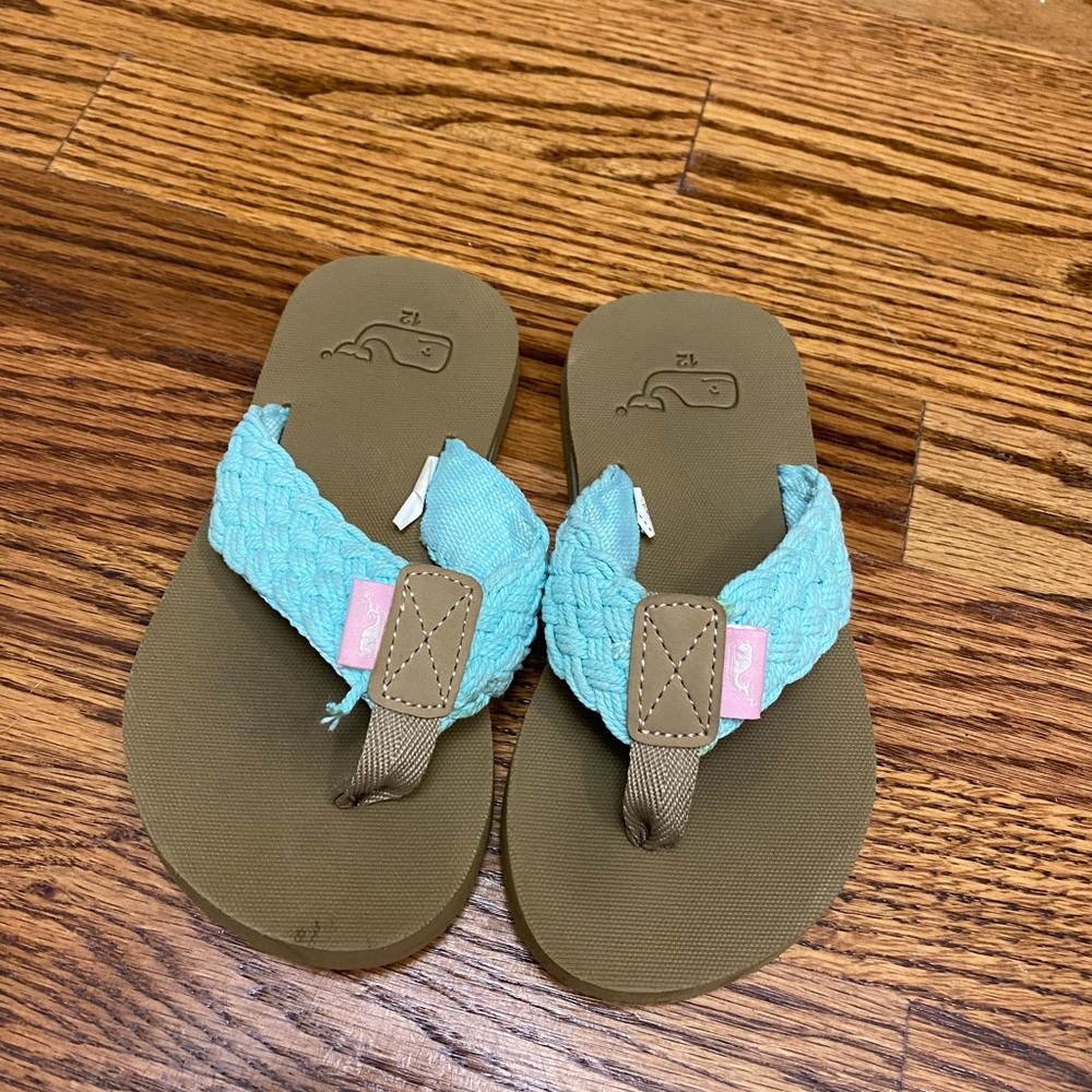 Vineyard Vine flip flops Sz 12